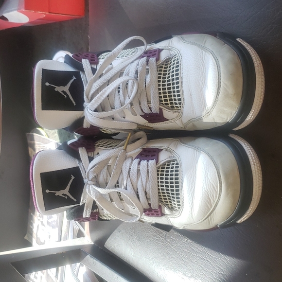 USED 10 1/2 AIR JORDAN 4 RETRO WHITE AND BURGUNDY. No Box - Picture 3 of 7
